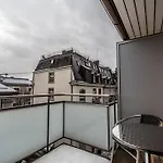 Executive 2 Bedroom Flat / Center Apartment