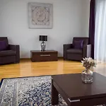 Nice And Big 1 Bedroom Flat City Center/Near Lake