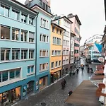 5-mins Walk To Main Station - Center Apartment
