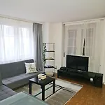 5-mins Walk To Main Station - Center Zurich