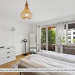 Apartment 15-min To Center: Cozy *