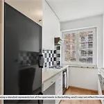 Apartment 15-min To Center: Cozy