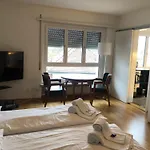 Cozy, Sunny, Center 1 Bedroom Flat Apartment