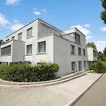 Exclusive Spacious Apt. With Garden In Zurich