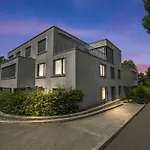 Exclusive Spacious Apt. With Garden In Zurich