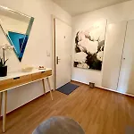 Modern Eingerichtete Stadtwohnung In Wollishofen Apartment