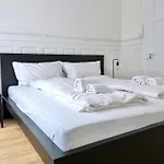 Citycentral 2 Bedroom Flat Near Main Station Apartment