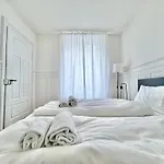 Citycentral 2 Bedroom Flat Near Main Station Zurich