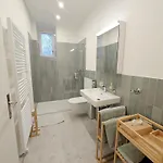 New 2 Bedroom - 15min From Paradeplatz Apartment