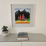 New 2 Bedroom Apartment - 15Min From Paradeplatz