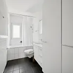 Comfortable In Oerlikon 20 Minutes Away From Airport Apartment