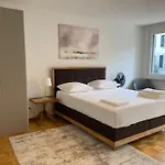 Practical And Cozy - Art 6 Zurich