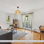 Apartment Charming Apartments, Just 27 Minutes To Center