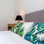 Kaya Zurich Apartment 4A - Downtown 2Br Apt With Balcony