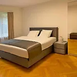 Comfort For One Guest With Shared Bathroom In Enge Near Centre & Zurich, July & August Only Zurich