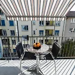 Apartment 2 Bedroom Close To - D2 *