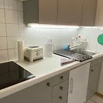 Apartment Urban Retreat - Cozy Studio With Private Patio Zurich