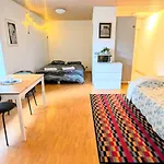 Urban Retreat - Cozy Studio With Private Patio