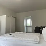 Practical Studio Nearby Lake - Cross 6