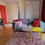 Cosy & Central, Lovely Terrace Over River & Park