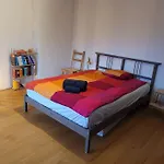 Cosy & Central, Lovely Terrace Over River & Park