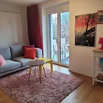 Cosy & Central, Lovely Terrace Over River & Park