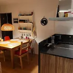 Cosy & Central, Lovely Terrace Over River & Park