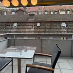 Modern 1br With In Trendy Area - West 10 *
