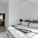 Old Town Charm Apartments