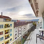 Executive 2 Bedroom Flat Near To The Lake - D10