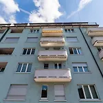 Very Spacious Studio With Balcony - Parkview 2