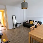 Cozy 2-Bedroom Apartment In Vibrant Zurich
