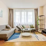 5-mins Walk To Main Station - Center