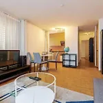 Apartment 5-mins Walk To Main Station - Center *