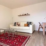 Up&great - Chic Urban Homes Apartment