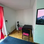 7 Preiswertes Zimmer In Privater Wohnung, Kein Hotel, Ohne Personal, Zum Uebernachten