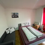 7 Preiswertes Zimmer In Privater Wohnung, Kein Hotel, Ohne Personal, Zum Uebernachten