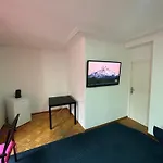 4 Preiswertes Zimmer In Privater Wohnung, Kein Hotel, Ohne Personal, Zum Uebernachten