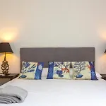 Kaya Zurich Apartment 3A - Downtown 2Br Apt With Balcony