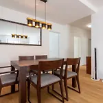 Kaya 3a - Downtown 2br With Balcony Apartment