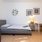 Kaya Zurich Apartment Ruby