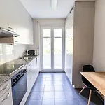 Bright One Bedroom Flat - Parkview 1 Apartment