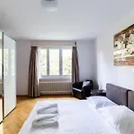 Bright One Bedroom Flat - Parkview 1