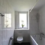 Bright One Bedroom Flat - Parkview 1 *