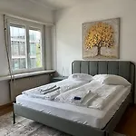 Centrally Located Nearby - Cross 8 *
