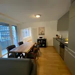 Amazing 1Br Flat In The City Centre - West 8