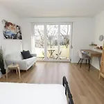 Spacious Parkside Apartment In Central Zurich With Balcony