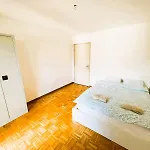 Large Flats, Hwa - Self Checkin * Zurich