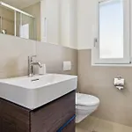 Up&great - Chic Urban Homes Apartment *