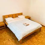 Properties With Lake View And Balcony In The Center Of Zurich Hwa - Self Checkin